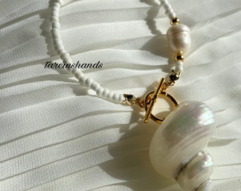 Conch Shell and White Seed Bead Bracelet with Pearl - Bohemian Shell Jewelry - Big Shell Bracelet