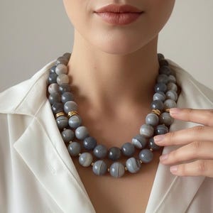 チャンキーグレーモスアゲートステートメントネックレス、ゴールドメッキネックレス、ボヘミアンジュエリー