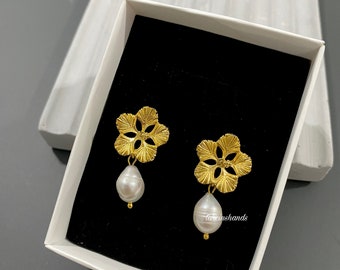 Pearl earrings , real pearl earrings , freshwater pearl earrings , gold plated pearl earrings , statement pearl jewelry , unique pearl