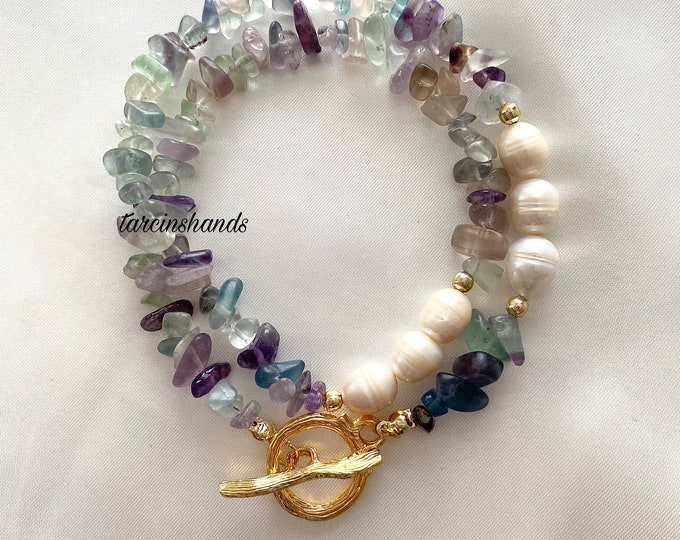 Beaded fluorite with freshwater pearls gold toggle necklace , dainty gemstone necklace , basic gemstone necklace , unique fluorite necklace