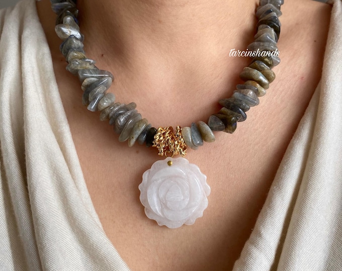 Chunky Labradorite Gold Filled Necklace with Rose Shaped Quartz Pendant,Big Bold Gemstone Necklace,Statement Semi Precious Stone Necklace