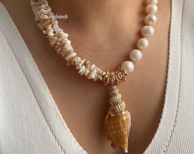 Shell Pearl Necklace,Half Mother of Pearl Half Natural Baroque Pearl Necklace with SeaShell Pendant Necklace,Chunky Summer Boho Necklace