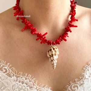 Red coral necklace with sea shell pendant , oversized shell necklace , summer jewelry , gold plated red coral necklace beaded coral necklace zdjęcie 3