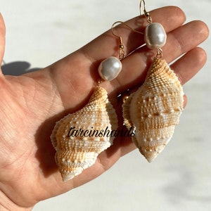 Bring the Beach Vibes Everywhere with Our Natural Seashell and Mallorca Pearl Earrings Perfect for a Shells Gift-Stud EarringsJewelry zdjęcie 4