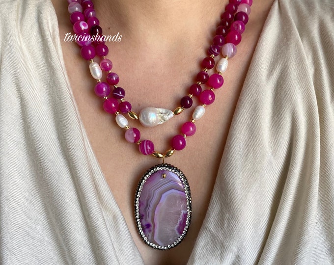 Multistrand Moss Fuchsia Agate Baroque Pearl Gold Plated Necklace with Slice Agate Pendant  Layered Agate Necklace Chunky Pink Agate Jewelry