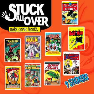 Może przedstawiać: Zestaw dziewięciu naklejek z komiksami z klasycznymi okładkami, w tym "Detective Comics", "Batman" i "Superman". Naklejki są umieszczone na pomarańczowym tle z tekstem "STUCK ALL OVER" i "RARE COMIC BOOKS". Widoczny jest również tekst "9 STICKERS".