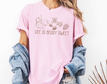 Life Is Berry Sweet, Strawberry Comfort Colors® Shirt, Vintage Berry Tee, Positivity Shirts, Cottagecore Berries Shirt, Botanical Garden Tee