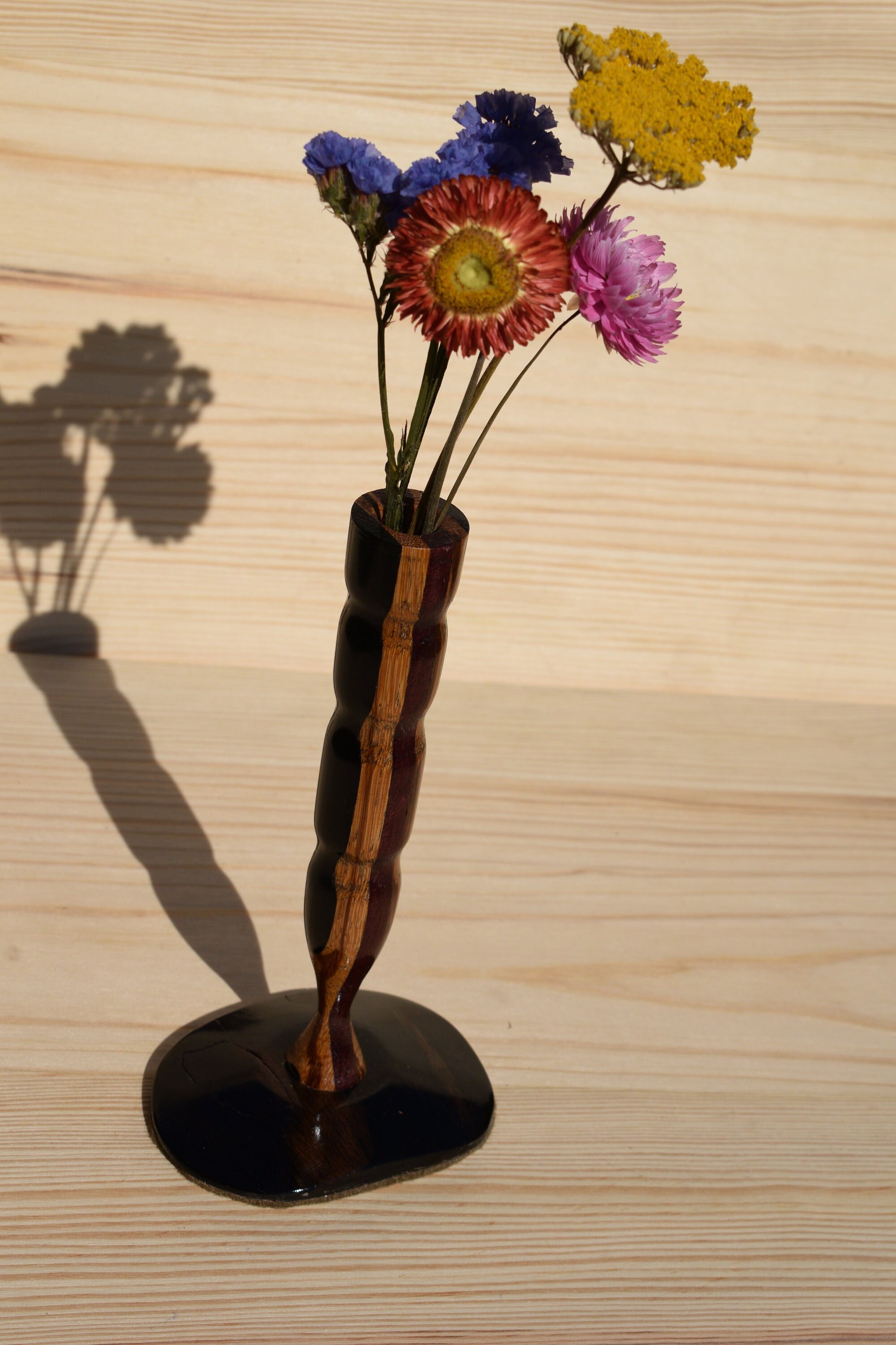 Jolie Petit Vase en Bois Précieux