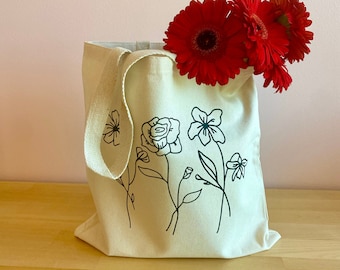Birth Flower Canvas Tote Bag: Personalized Floral Gift