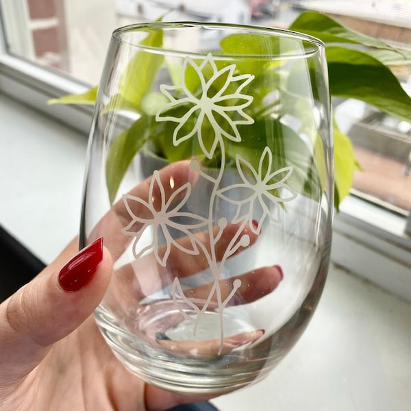 Etched Wine Glasses with Birth Flower - Custom Made Flower Glass - 15oz Stemless Wine Glasses