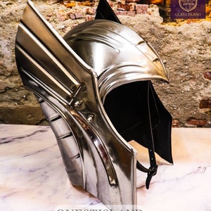 Thorr Helm Tragbarer Helm Stahl mit Innenschuh und Kinnriemen, mit Ständer Maximus Decimus Meridians Rüstungsdekor