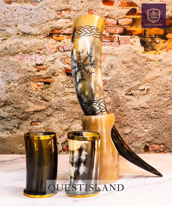 Contenitore in corno di bue vichingo antico con supporto per birra, vino, idromele