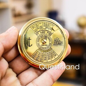 Brass Compass with 100-Year Calendar in Wooden/Leather Box