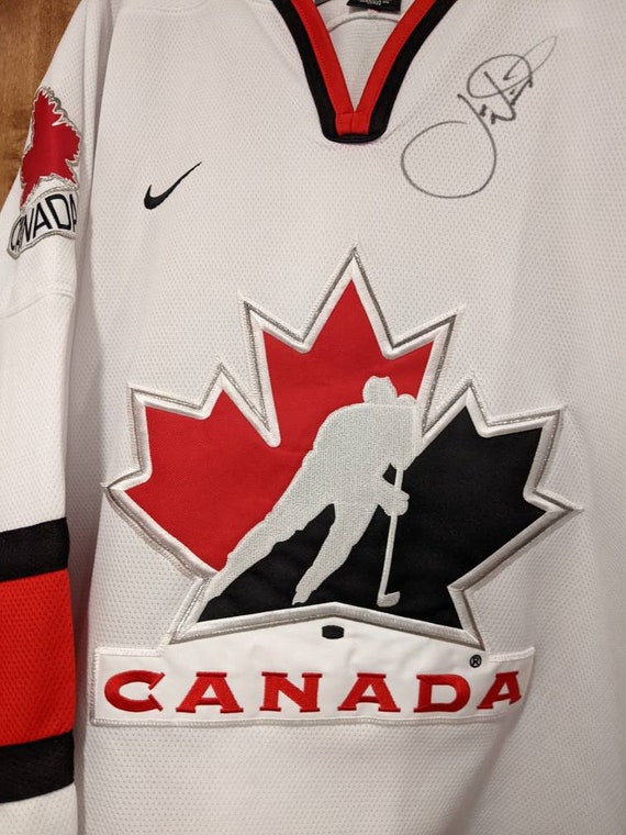 Autographed 2002 Team Canada Olympic Nike Hockey Jersey Size 