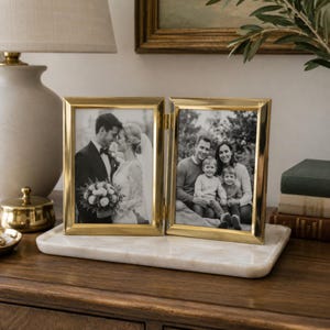 Marco de fotos vintage de latón con doble bisagra, plegable, para fotos de 5x7 pulgadas, color dorado, ideal para decoración de escritorio.