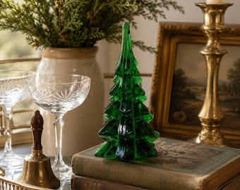 Vintage Emerald Green Glass Christmas Tree Figurine Holiday Shelf Decor 7 in
