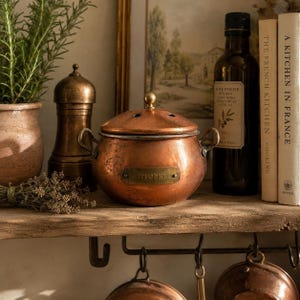 Popurrí de cobre vintage, decoración rústica de cobre para estante de cocina de estilo campestre francés.