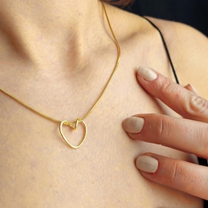 Heart Knot Necklace, Sterling Silver Heart Pendant, Mother&#39;s Day Gift, Romantic Gift, Minimalist Love Jewelry, Elegant Necklace, Snake Chain