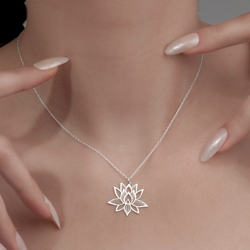 Collar de flor de loto, collar de loto sagrado, colgante de loto, collar de flor de loto de plata, joyería para mujer, colgante de loto de plata de ley imagen 1