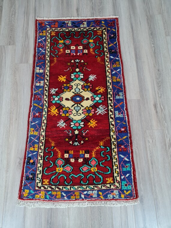 Handmade Vintage Türkish Rug - 2,4x5 Ft, Natural Dye, Wool