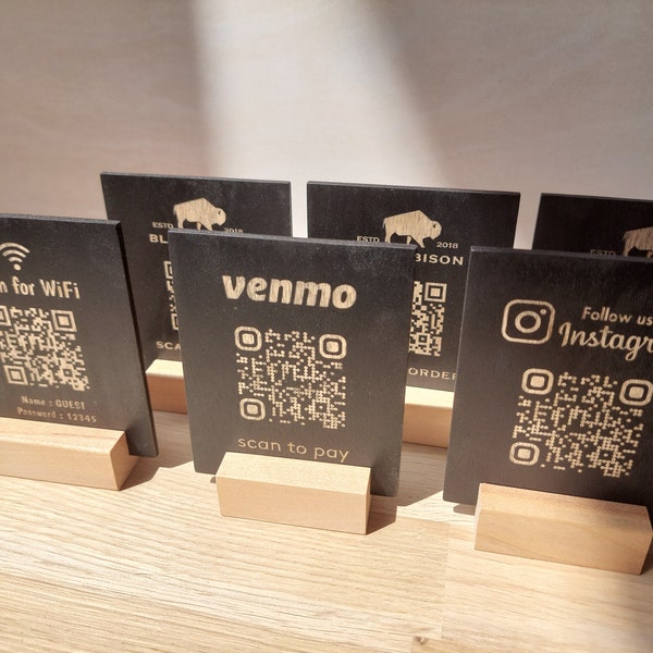 Personalisiertes schwarzes Holzschild mit gravierten QR-Codes | Instagram, TikTok, Venmo, PayPal, Wi-Fi, Restaurant Digital Menu,