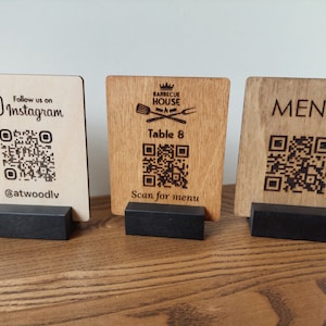 contactloos menu, qr-codebord, restaurantbord, barbord, cafébord, bord berkenhout, op maat gegraveerd bord, gepersonaliseerd bord
