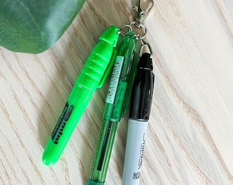 Accessorio per portabadge/mini penna, pennarello, evidenziatore, cancellabile a secco - A tua scelta - Attaccalo al portabadge, allo zaino, ecc.