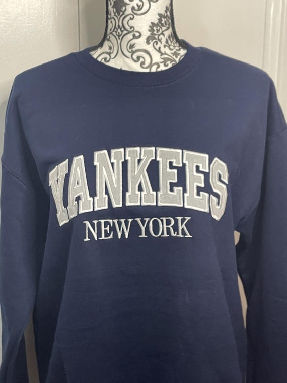 YANKEES SWEATSHIRT - EMBROIDERED with glitter htv vinyl, fabric or without fill.