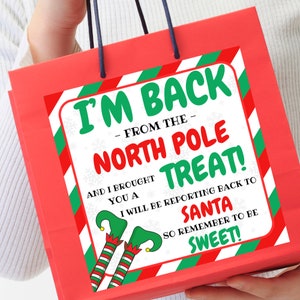 Etiqueta de llegada de elfo imprimible png Regresé del polo norte y te traje un regalo. Le informaré a Santa Claus cuando regrese.