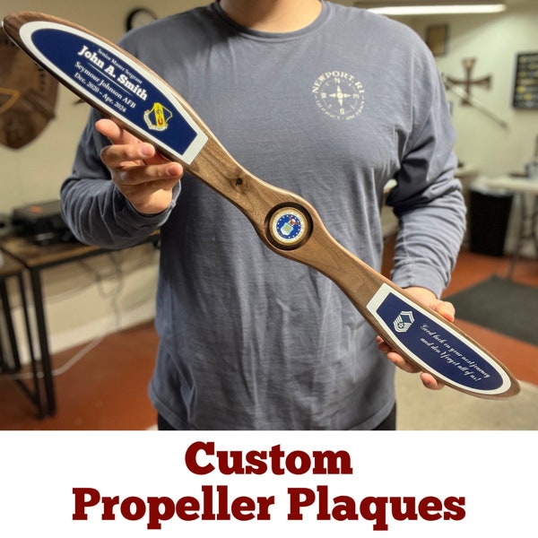 Benutzerdefinierte Walnuss Propeller Plakette, militärische Ruhestand Geschenk