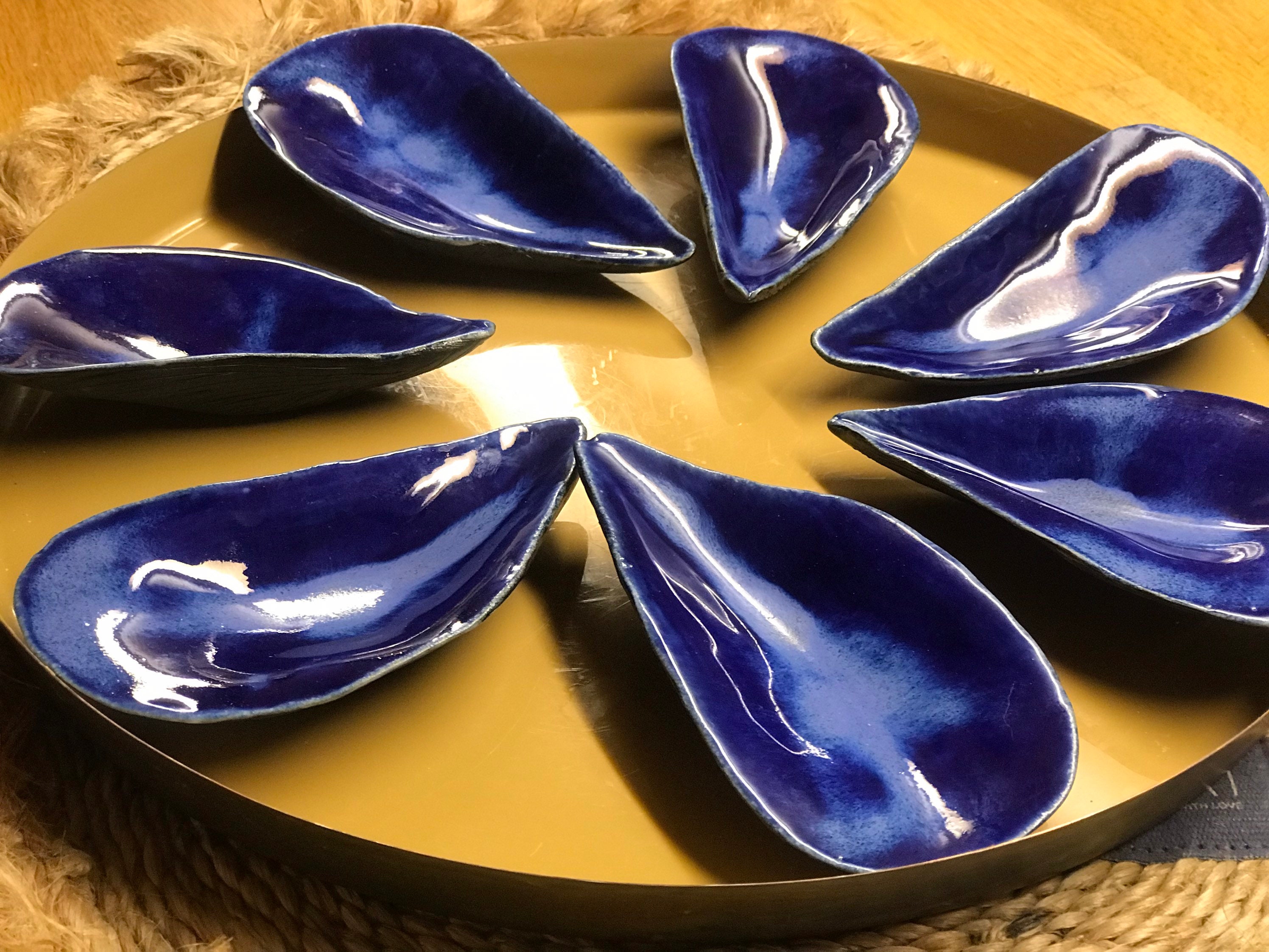 Coupe Moule en Porcelaine Noire Émail Bleu