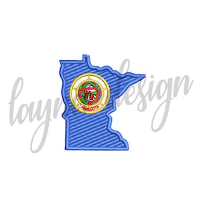 Może przedstawiać: Naszywkę haftowana przedstawiająca stan Minnesota z pieczęcią stanową w środku. Pieczęć jest kołem z złotą obwódką i przedstawia czerwony i biały wizerunek świstaka na niebieskim tle.