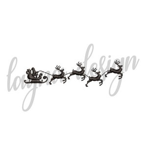 Può includere: Silhouette nera di Babbo Natale su una slitta trainata da renne. Le renne sono in fila, volando nell'aria.