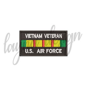 Puede incluir: Parche bordado negro con texto blanco que dice "Vietnam Veteran U.S. Air Force". El parche presenta una cinta amarilla, roja y verde.