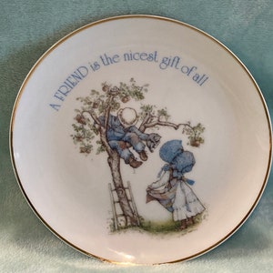 1978 Holly Hobbie 6" Plate A FRIEND is the nicest gift of all Lasting Memories