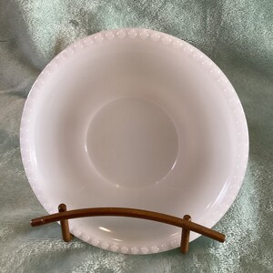 Eine Westmoreland Milchglasperlen-Rand-Untertasse 5,5 Zoll Durchmesser