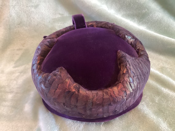 ONE OF A KIND DESIGNER JACK MCCONNELL VINTAGE PURPLE FELT HAT + FEATHER DETAILS Today main image 3