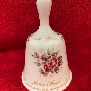 CARPENTREE Angleterre Cloche Jésus-Christ 2000 ans 5 » de hautes roses la même hier