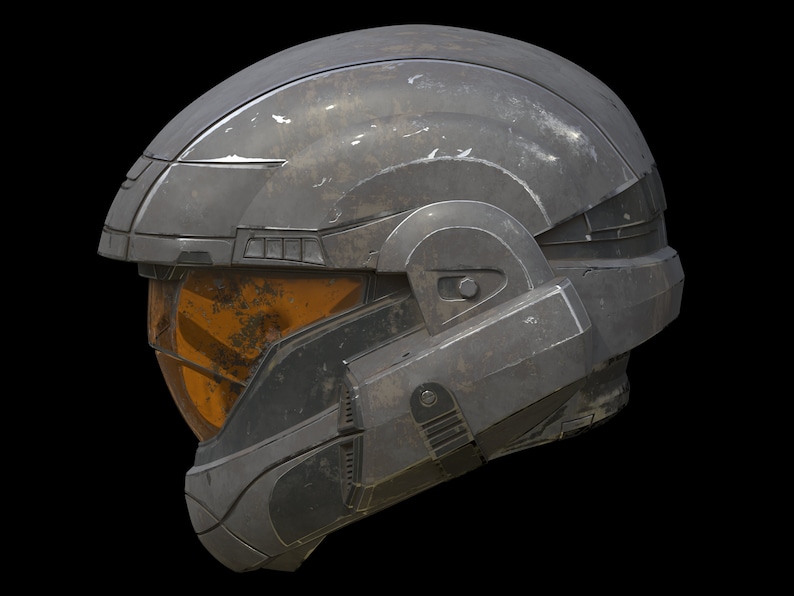 Peut inclure: Un casque gris et noir us&eacute; avec une visi&egrave;re orange. Le casque a un design futuriste avec divers d&eacute;tails et textures.