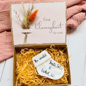 Überraschungsbox mit Babysocke Schwangerschaft verkünden Hallo Welt Du wirst Papa/Oma/Opa/Tante/Onkel Bruder mit Trockenblumenstrauß