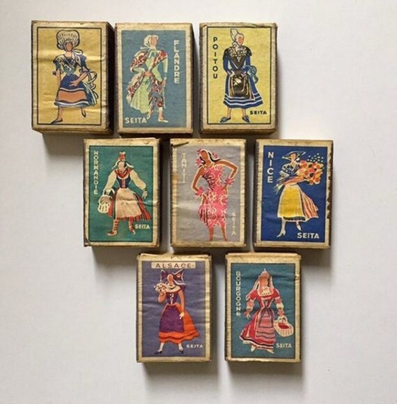 Lot de 8 Boites d'allumettes, Costumes Populaires France.