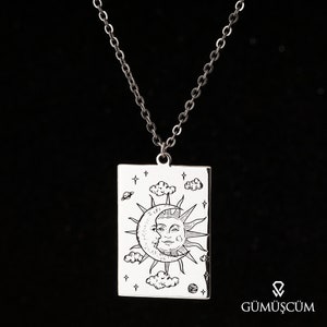 Collier d’astrologie, collier d’astrologie soleil et lune en argent, collier d’astrologie en argent, collier pendentif de carte de tarot rectangulaire en argent.
