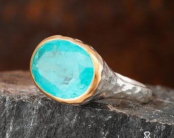 Owalny pierścień z turmalinem Paraiba, damski srebrny pierścień z turmalinem Paraiba, srebrny pierścień z kamieniem szlachetnym z turmalinem Paraiba, pierścień z neonowym turkusem.