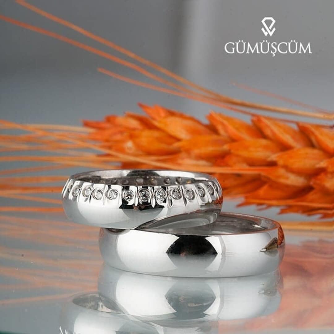 Silver Wedding Rings His and Hers Couples Rings Wedding Rings Set