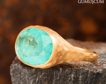 Owalny pierścień z turmalinem paraiba, damski srebrny pierścień z turmalinem paraiba, pozłacany srebrny pierścień z kamieniem szlachetnym z turmalinem paraiba, pierścień z neonowym turkusem