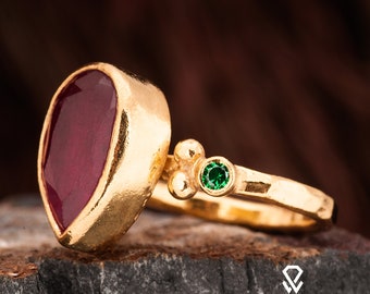 Anillo de rubí, anillo de plata con rubí. Anillo de plata con rubí bañado en oro. Anillo de plata de ley 925 con piedras preciosas. Anillo de plata con rubí para mujer bañado en oro de 24 quilates.