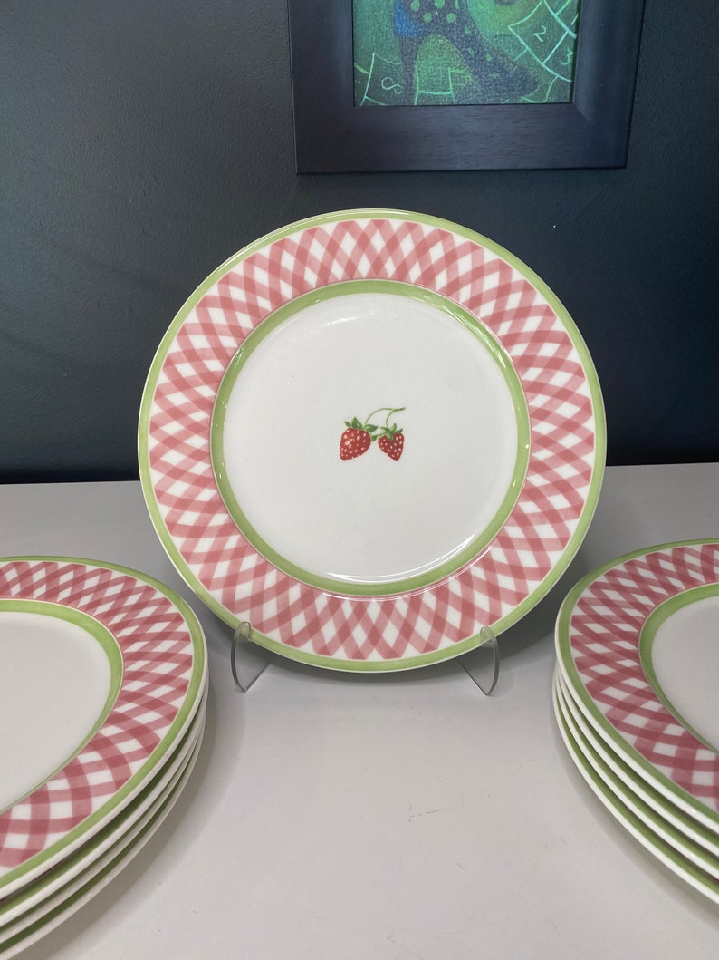 VILLEROY & BOCH Strawberries N Cream Dinner Plate More Available Discontinued VILLEROY & BOCH Strawberries N Cream Dinner Plate More Available Discontinued