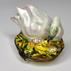 FINE FRENCH (Peint Main) Limoges Porcelain "Swan Feeding Baby" Trinket Box