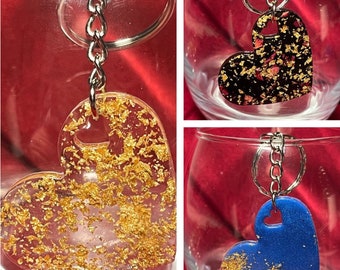 Heart shaped keyring/keychain. Gold/blue/rose petals/black. Resin. Gift/present for her/girl/women/mum/mom/daughter/nan/grandmother