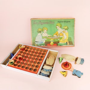 Antique German Toy Die Fliegenden Hüte, the Flying Hats Game, J.W. Spears, Early 20th Century